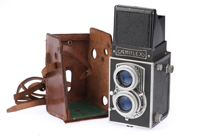 Lot 220 - A Kanto Optical Works Amiflex Medium Format TLR Camera