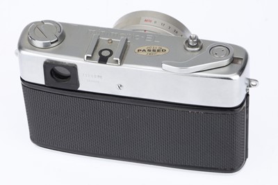 Lot 74 - A Yashica Minimatic-EL 35mm Rangefinder Camera