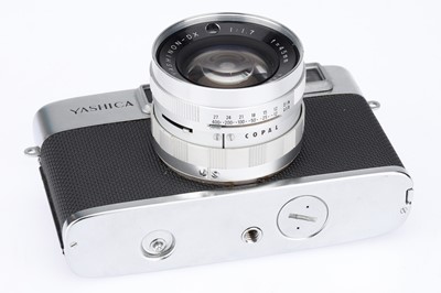Lot 74 - A Yashica Minimatic-EL 35mm Rangefinder Camera