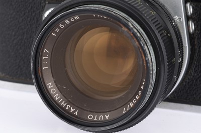 Lot 90 - A Yashica Pentamatic II 35mm SLR Camera