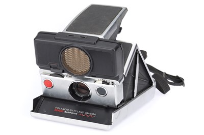 Lot 431 - A Polaroid SX70 Autofocus Sonar Instant Film Camera
