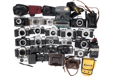 Lot 262 - ꩜ A Mixed Selection of 35mm Camera Bodies