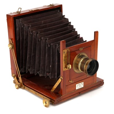 Lot 332 - A Wilfred Emery Apex Half Plate Mahogany Field Camera