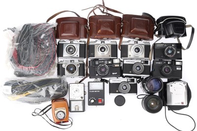 Lot 267 - A Selection of Cameras and Photographica