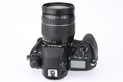 Lot 38 - A Nikon F5 35mm SLR Camera