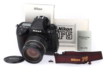 Lot 38 - A Nikon F5 35mm SLR Camera
