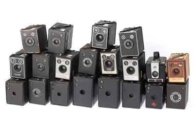 Lot 435 - ꩜ A Crate of Box Cameras