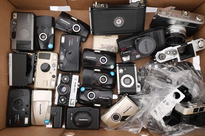 Lot 442 - A Tray of Compact Cameras and Camera Parts