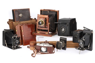 Lot 448 - ꩜ A Selection of Various Cameras