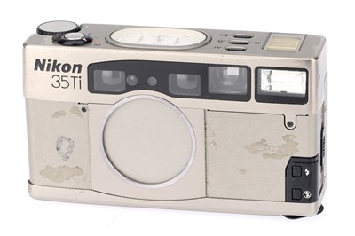 Lot 270 - A Nikon 35Ti Compact Camera