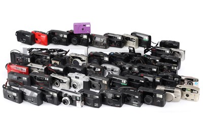 Lot 273 - ꩜ A Large Quantity of Compact Cameras