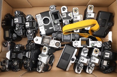 Lot 274 - ꩜ A Quantity of 35mm SLR Camera Bodies