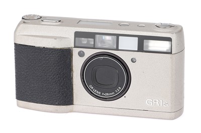 Lot 275 - A Ricoh GR1s 35mm Compact Camera
