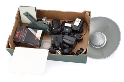 Lot 582 - ꩜ A Selection of Mixed Photographica: END LOT