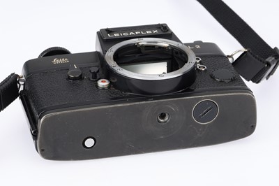 Lot 16 - A Leica SL2 35mm SLR Camera