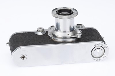 Lot 8 - A Leica IIIa 35mm Rangefinder Camera