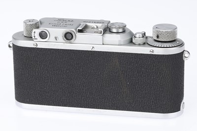 Lot 8 - A Leica IIIa 35mm Rangefinder Camera