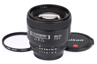 Lot 361 - A Nikon AF Nikkor f/1.8 85mm Lens