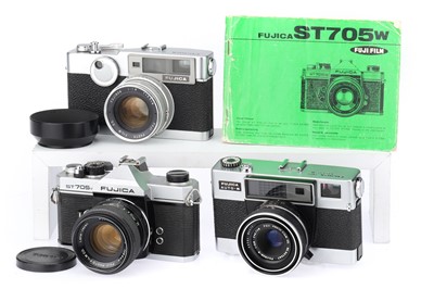 Lot 106 - A Group of Fujica 35mm Cameras
