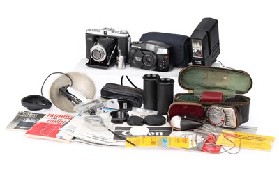 Lot 268 - A Selection of Cameras and Photographica