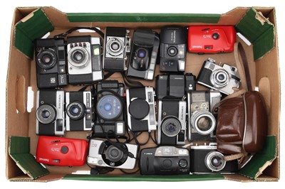 Lot 262 - A Tray of Compact Cameras