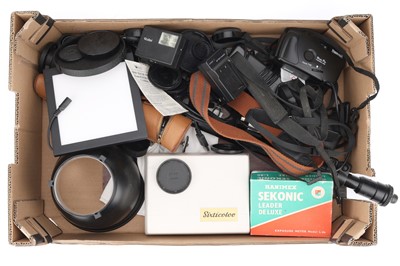 Lot 345 - ꩜ A Selection of Mixed Camera Accessories