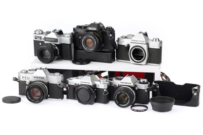 Lot 134 - A Mixed Selection of Cameras