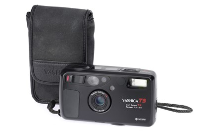 Lot 122 - A Yashica T5 35mm Compact Camera