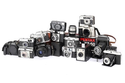 Lot 285 - A Mixed Selection of Cameras
