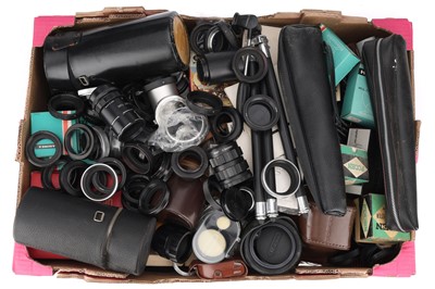 Lot 395 - ꩜ A Large Quantity of Mixed Photographica