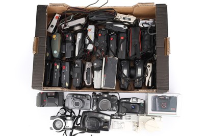 Lot 69 - A Tray of Compact 35mm Cameras