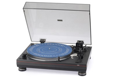 Lot 495 - ꩜ A Stanton DJ-2000B Record Turntable