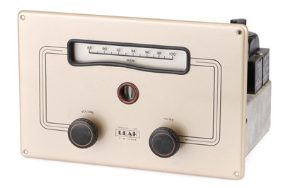 Lot 462 - ꩜ A Leak Through-Line Valve FM Tuner