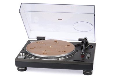 Lot 486 - ꩜ A Technics SL1210 MkII Turntable
