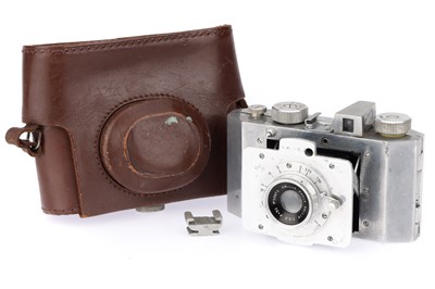 Lot 197 - A Gallus Derlux 127 Format Viewfinder Strut Camera