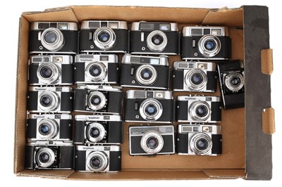 Lot 61 - 19 Voigtlander 35mm Rangefinder & Viewfinder Cameras