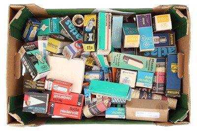 Lot 294 - A Mixed Selection of Projection Bulbs in Boxes