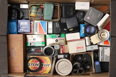 Lot 319 - ꩜ A Mixed Selection of Camera Accessories