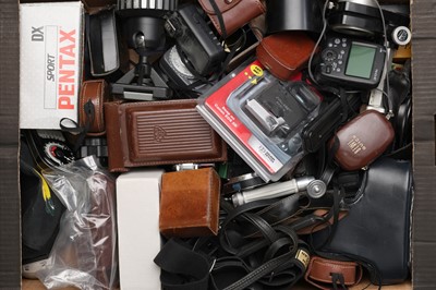 Lot 322 - ꩜ A Mixed Selection of Camera Accessories
