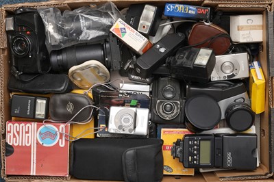 Lot 310 - ꩜ A Mixed Selection of Camera Accessories