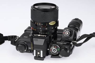 Lot 31 - A Minolta X-700 35mm SLR Camera Outfit