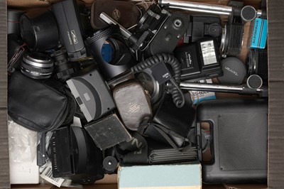 Lot 314 - ꩜ A Mixed Selection of Camera Accessories