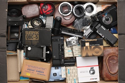 Lot 315 - A Mixed Selection of Camera Accessories
