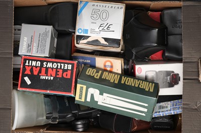 Lot 316 - ꩜ A Mixed Selection of Camera Accessories