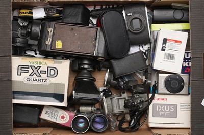 Lot 317 - ꩜ A Mixed Selection of Camera Accessories