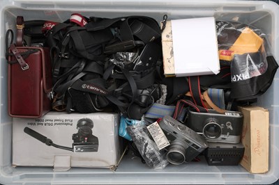 Lot 318 - ꩜ A Mixed Selection of Camera Accessories