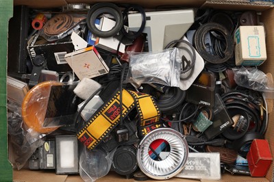 Lot 327 - ꩜ A Mixed Selection of Camera Accessories