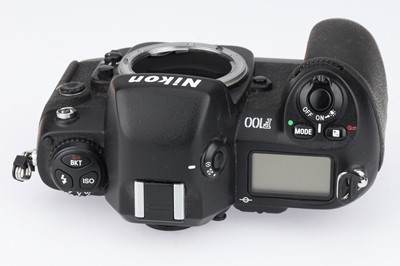 Lot 5 - A Nikon F100 35mm SLR Camera Body