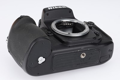 Lot 5 - A Nikon F100 35mm SLR Camera Body