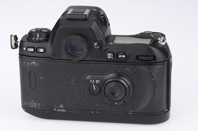 Lot 5 - A Nikon F100 35mm SLR Camera Body